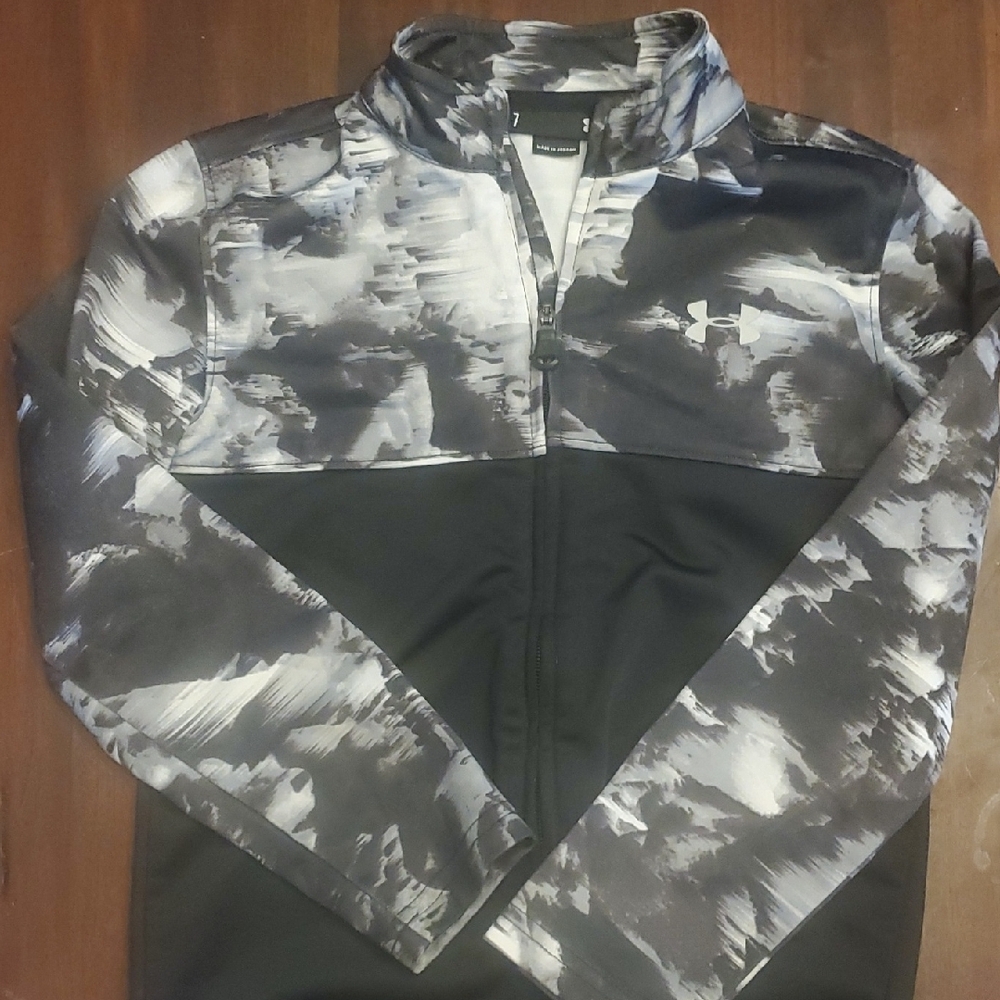 Under Armour Black and Gray Performance Jacket for Active Comfort